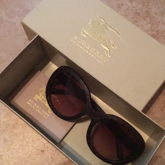 Burberry dark red sunglasses - Picture 2 of 13